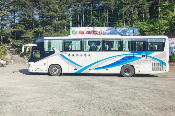 50座旅游大巴车