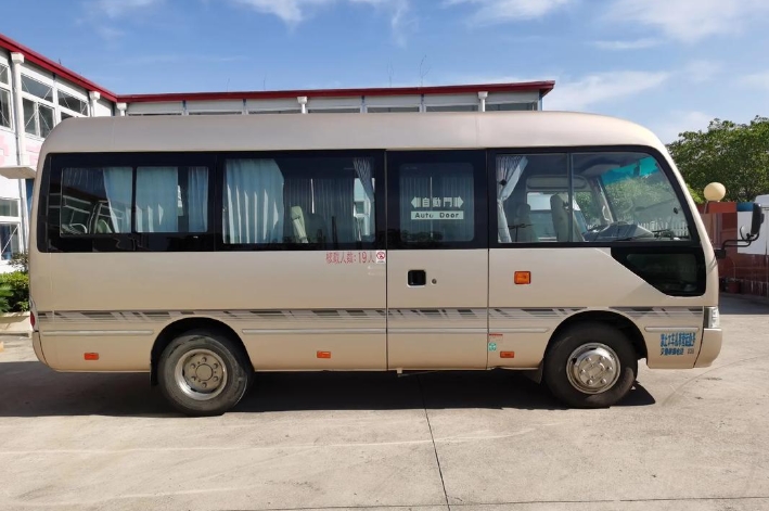 19人丰田考斯特租赁