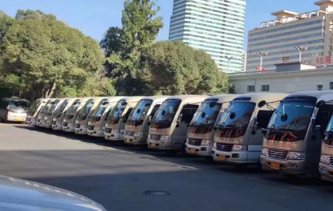 北京考斯特租赁