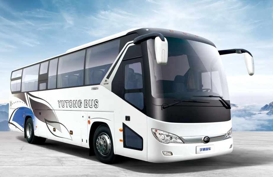 50座旅游大巴租一天多少钱？